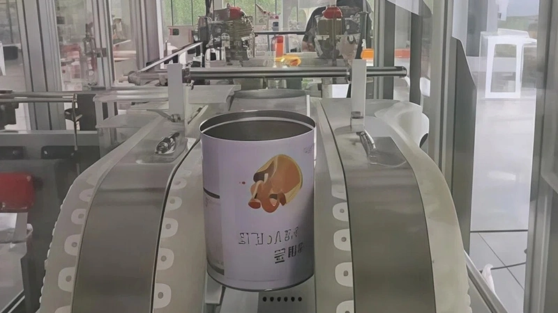 ماكينة غسل العلب بالهواء المؤين مزودة بناقل ذو مشبك تثبيت جانبي– نسخة 1