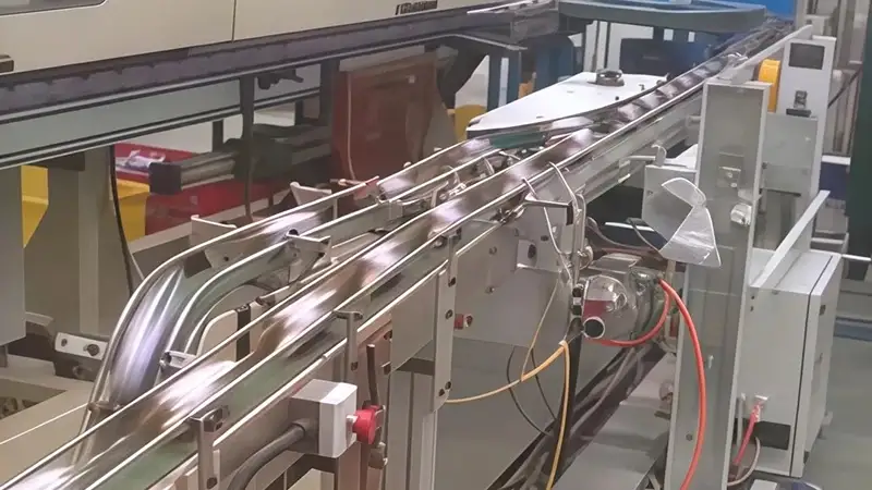 معداتنا في خط إنتاج علب وعبوات معدنية للمشروبات