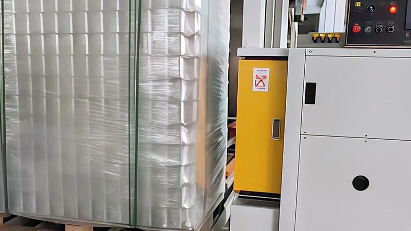 ماكينة عمودية آلية لتحزيم المنصات