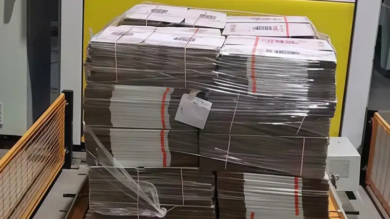 مصعد عمودي ناقل للباليت (لرفع ونقل المنصات المكدسة بين الطوابق بكفاءة عالية)