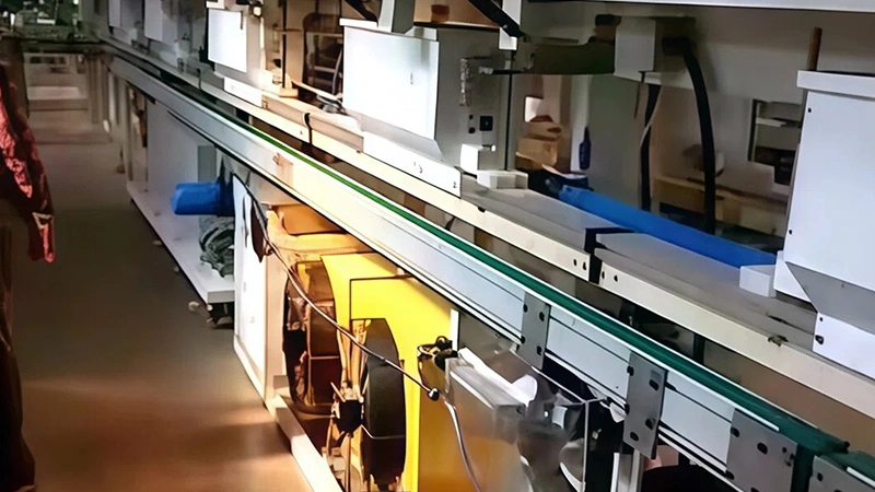 ناقل توزيع وتحويل مسارات أجسام العلب في خطوط الإنتاج