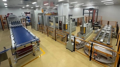 خط معالجة ومناولة علب المواد الغذائية والمشروبات