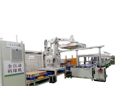 نظام تكديس وترتيب العلب على المنصات في خط الإنتاج